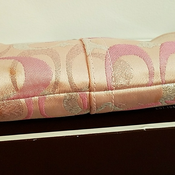 COACH Signature Pink & Silver Kiss Lock Wristlet - Picture 4 of 7